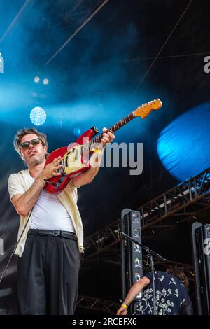 La band belga Balthazar suona dal vivo al festival Lasemo | le groupe belge Balthazar joue au festival Lasemo a Enghien Foto Stock