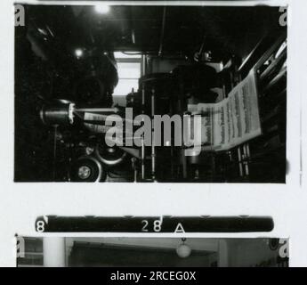 Fotografo delle SS Dürr 1943 scene domestiche di fattorie e città in Germania; ritratti di singoli soldati e foto di gruppo; campagna tedesca, villaggi e popolazione locale in abiti tradizionali; cerimonia di reclutamento, immagini della città bombardate che ritraggono le attività in prima linea delle unità Waffen-SS . Foto Stock