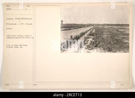 Questa foto è stata scattata il 21 luglio 1919 a Camp Morrison a Newport News, Virginia. Fa parte di una serie storica che documenta le attività militari durante la prima guerra mondiale La fotografia mostra una vista del campo e include un simbolo emesso. Il fotografo è identificato come il sergente Newberg del reggimento S.C. Queste informazioni sono state registrate il 23 settembre 1919. Foto Stock