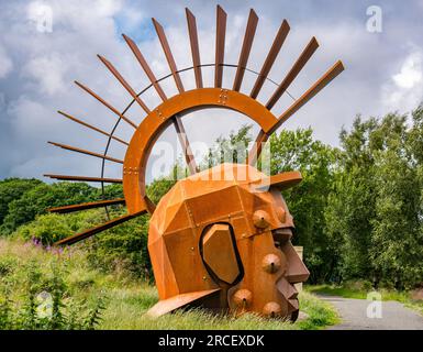 Silvanus Roman Soldier gigante scultura della testa di Svetlana Kondakova, Nethercroy Site of Antonine Wall, Croy Hill, Scozia, Regno Unito Foto Stock