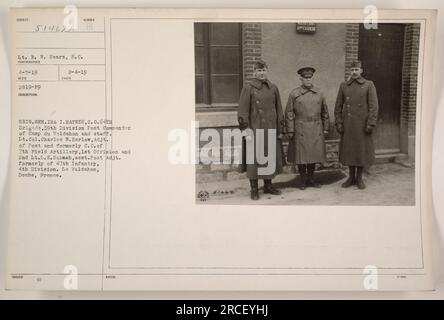 Brig. Gen. Ira I.. Haynes, C.O. della 64th Brigade, 39th Division, viene visto con il suo staff a Camp du Valdahon. Nell'immagine sono presenti anche il tenente colonnello Charles W. Harlow, aiutante del Post ed ex comandante della 7th Field Artillery, 1st Division, e 2nd Lt. L.E. Schwab, assistente aiutante del Post ed ex membro della 47th Infantry, 4th Division. La foto è stata scattata il 5 aprile 1919 a le Valdahon, Doubs, in Francia. Foto Stock