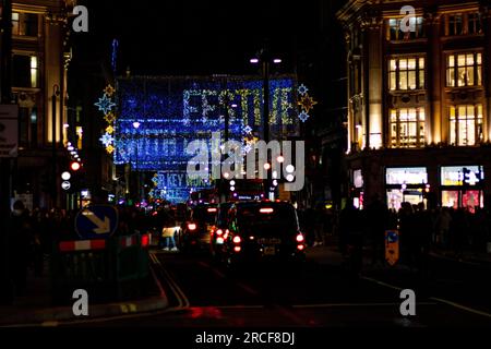 Immagini incredibili delle luci di Natale scattate durante il mio viaggio Foto Stock