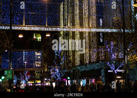 Immagini incredibili delle luci di Natale scattate durante il mio viaggio Foto Stock