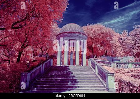 Infrared Horta Labyrinth Park (Parc del Laberint d'Horta) Barcellona, Spagna Foto Stock