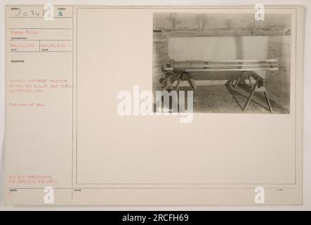 Una vista dall'alto di una pistola alla Central Officers' Training School for F.A. a Camp Taylo, Louisville, Kentucky, durante la prima guerra mondiale Questa fotografia è numerata 30368 e non è destinata alla pubblicazione. È esclusivamente per uso ufficiale. Foto Stock