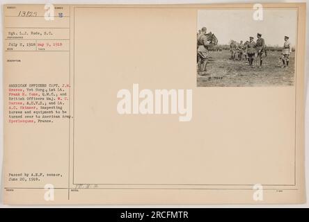 Ufficiali americani e britannici che ispezionavano cavalli e attrezzature da consegnare all'esercito americano a Eperlecques, in Francia. Gli ufficiali sono il capitano J.M. Graves, Vet Surg; 1st Lt. Frank H. Cone, Q.M.C.; Maj. W. C. Barnes, A.D.V.S.; and Lt. A.C. Skinner. La foto è stata scattata il 9 maggio 1918 dal sergente L.J. Rode. È stato approvato dall'A.E.P. censor il 20 giugno 1918. Numero descrizione immagine: 3823. Foto Stock