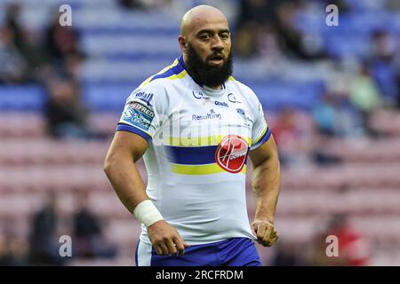 Wigan, Regno Unito. 14 luglio 2023. Sam Kasiano #14 dei Warrington Wolves durante il Betfred Super League Round 19 Match Wigan Warriors vs Warrington Wolves al DW Stadium, Wigan, Regno Unito, 14 luglio 2023 (foto di Mark Cosgrove/News Images) a Wigan, Regno Unito il 7/14/2023. (Foto di Mark Cosgrove/News Images/Sipa USA) credito: SIPA USA/Alamy Live News Foto Stock