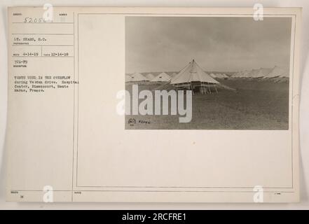 Tende allestite presso il Centro ospedaliero di Rimaucourt, Haute Marne, Francia, durante il periodo di traboccamento della Verdun durante la prima guerra mondiale. Queste tende sono state utilizzate per ospitare il crescente numero di pazienti durante la battaglia. Fotografia scattata dal tenente Sears il 14 dicembre 1918. Foto Stock