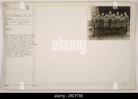 Gli ufficiali del 111th Supply Train si esibirono presso il loro quartier generale a Ervy, Aube, Francia. Fila posteriore (da sinistra a destra): Tenente Sidney C. Moore, tenente Robt. O. Cannon, maggiore Homer C. Ransom (comandante), capitano Thomas B. Smiley, tenente GeoN. R. Bringhurst Jr. Prima fila: Capitano Dewitt C. Giddings, Capt. CH. C. Ingram, capitano James E. Thomas, capitano William W. Gregg della Divisione Motor Transport Corps. Foto Stock