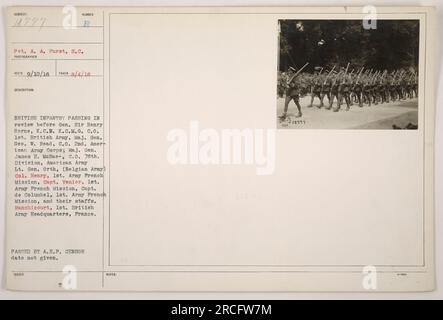 Soldiers of the British Infantry passano in rassegna davanti a vari leader militari, tra cui il generale Sir Henry Horne, K.C.B., K.C.M.G., il maggior generale Geo. W. Read, il maggiore generale James H. McRae, il tenente generale Orth, il colonnello Henry, il capitano Venier e il capitano de Columbel, insieme al loro staff. L'evento si è svolto a Ranchicourt in Francia. La data non è stata specificata, ma la fotografia è stata passata dal censore A.E.P. Foto Stock