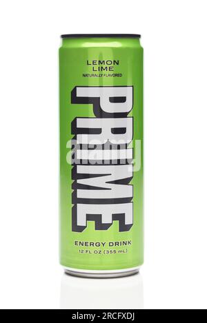 IRVINE, CALIFORNIA - 14 LUGLIO 2023: A CAN of prime Energy drink, Lemon Lime aromatizzato. Foto Stock