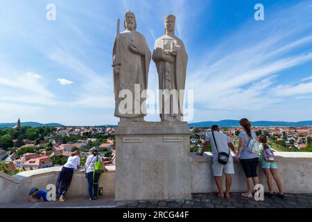 Statue del re Santo Stefano e della regina Gisella (Szent Istvan, Gizella), quartiere del castello, Veszprem, Ungheria Foto Stock