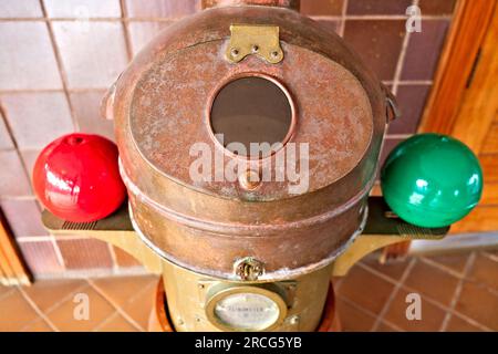 Un binnacle, un dettaglio d'epoca della nave. Foto Stock