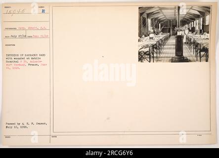 Interior of Barracks Ward at Mobile Hospital #39, Aulnois-sur-Vestuzy, Francia, il 21 giugno 1918. La fotografia, scattata dalla Corp. Abbott, S.C., mostra soldati feriti che vengono curati e curati in ospedale. È stato rilasciato e approvato dalla A.E.F. Censura il 16 luglio 1918. Foto Stock