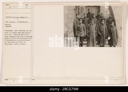 Personale del Camp Hospital No. 55 a Ferrieres en Gatinais, Loira, Francia. Da sinistra a destra: Capitano William Hunter, A.S. (C.C.); capitano ed. Moore, M.C. Chirurgo di campo; capitano William F. Cunningham, M.C. Capo specialista; tenente F. Korthals, M.C. Amministratore dell'ospedale. Fotografia scattata il 25 gennaio 1919. Foto Stock