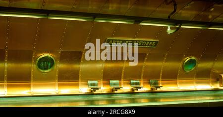 Arts et Metiers stazione della metropolitana, Parigi, Francia Foto Stock