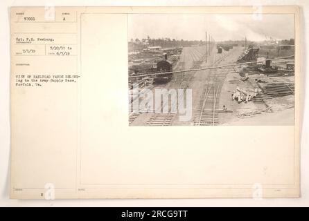 La fotografia mostra una vista dei cantieri ferroviari della base di rifornimento dell'esercito a Norfolk, Virginia. La foto è stata scattata il 7 giugno 1919 dal Sgt. P.R. Newberg. Esso tiene conto della disposizione e dell’attività organizzate dei vagoni ferroviari e delle infrastrutture del cantiere. Foto Stock