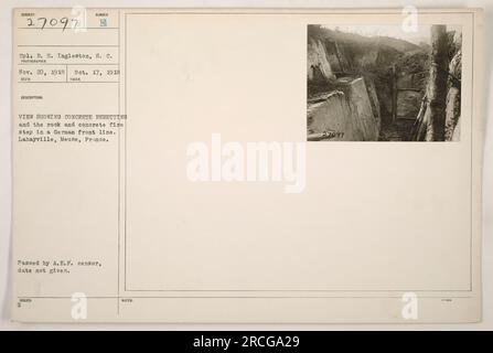 Il CPL R. H. Ingleston della divisione della Carolina del Sud ha catturato questa fotografia durante la prima guerra mondiale. Scattato il 17 ottobre 1918 a Lahayville, Mosa, Francia, L'immagine mostra una battuta di cemento insieme a un gradino di fuoco in roccia e cemento sul fronte tedesco. La fotografia è stata autorizzata dal censore A.E.P. tuttavia, la data esatta dell'autorizzazione è sconosciuta. Questa descrizione è archiviata sotto il numero 27097 della raccolta. Foto Stock