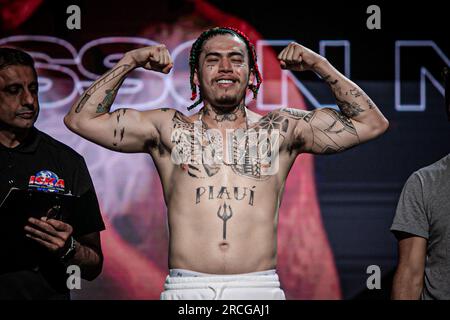 Dublino, Irlanda, Irlanda. 14 luglio 2023. DUBLINO, IRLANDA - JUL 14: Whindersson Nunes posa per le foto durante le pesate prima dell'Influencer semi-finale Boxing Tournament High Stakes il 14 luglio 2023 a Dublino, Irlanda. (Foto di Danilo Fernandes/PxImages) credito: PX Images/Alamy Live News Foto Stock