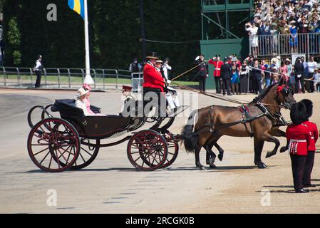 I reali arrivano a Trooping the Colour 2017 Foto Stock