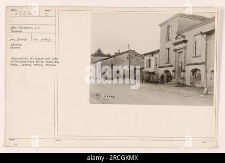 'Schoolhouse a Rosnes, Meuse, Francia, che serve come quartier generale della 157th Infantry Brigade. La foto è stata scattata da S.C. Fineberg il 6 gennaio 1919. È contrassegnato come soggetto 48563 e assegnato con il numero di origine RECO 3-1-19. La fotografia è etichettata 1375-N9. Le note relative all'immagine sono incluse nel numero 48543." Foto Stock