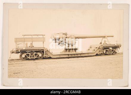 Un modello di vagone ferroviario del 1918 con un supporto da 7' Navy, prodotto dalla American Car & Foundry Co. L'auto fu usata durante la prima guerra mondiale come parte delle attività militari americane. Foto Stock