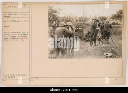 L'immagine raffigura vari strumenti utilizzati dalla batteria B, 1st Anti-Aircraft, 2nd Division, per localizzare gli aerei nemici a Montreuil, in Francia, il 15 giugno 1918. Questa foto è stata scattata dalla BGT. Leon Caverly della U.S.M.C. E' stato passato dall'A.E.F. Censura il 2 luglio 1918. Foto Stock