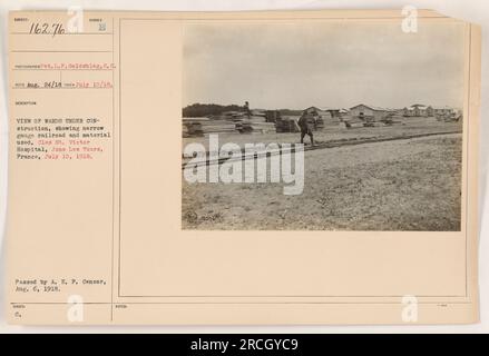 Una fotografia della costruzione di cortili al Cles St. Victor Hospital a Jone Les Tours, Francia, preso il 10 luglio 1918. L'immagine mostra una ferrovia a scartamento ridotto e i materiali utilizzati nella costruzione. Questa fotografia è stata scattata da Pvt. L. P. Goldshlag, S.C. ed è stata approvata dalla A.E.F. Censor il 6 agosto 1918. Foto Stock