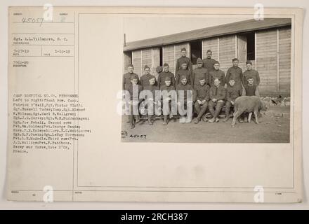 Personale del Camp Hospital No. 48 a Recey sur Ource, Cote D'Or, Francia. Da sinistra a destra, prima fila: Corp Patrick o'Neil, Sgt. Victor Slott, Sgt. Russell Yoder, Hosp. Sgt. Elwood W. Wilson, Sgt. Carl R. Wallgren, Sgt. J.G. Harvey, Sgt. W.R. Buddenhagen, il sergente Joe Nebali. Seconda fila: Corp. F.H. Knispel, Corp. E.C. Mettimore, Sgt. E.F. Gaetz, Sgt. Leroy Sorenson, Pvt. L.E. McArdle. Terza fila: Pvt. J.D. Mullins, Pvt. P. Fatibone. Fotografia scattata dal Sgt. A.L. Villanova il 27 marzo 1919, e ricevuto il 62 marzo 1919. Foto Stock