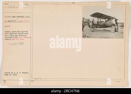 111-SC-16612 è una fotografia scattata il 29 maggio 1918, che mostra un aereo francese equipaggiato con una macchina fotografica americana utilizzata nella pratica di tiro aereo. È stato portato all'Aviation Field 8 di Issoudon, in Francia. Il fotografo era il sergente Moscioni. La fotografia è stata pubblicata dalla A.E.F. censor il 29 luglio 1918. Foto Stock