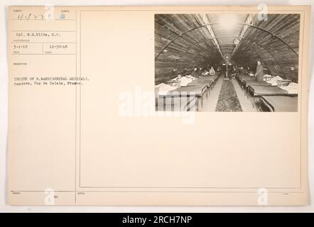 Soldato comandante W.H. Ellis, del 44th Volunteer Infantry, è visibile in una fotografia scattata il 3 gennaio 1919. L'immagine mostra l'interno di un reparto medico generale situato a Camiers, Pas de Calais, Francia. Sono disponibili ulteriori note di supporto, ma non menzionate nella didascalia. Foto Stock