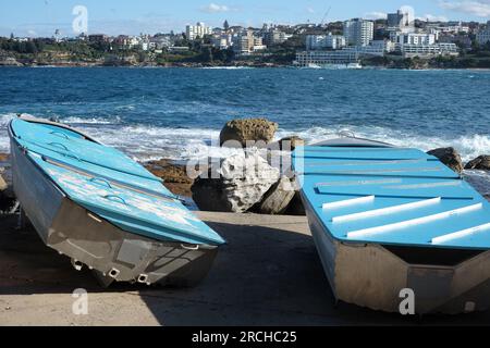 Barche da pesca ricreative sulla rampa del Ben Buckler Fishing Club North Bondi, affacciate sulla famosa Bondi Beach, Sydney, Australia Foto Stock