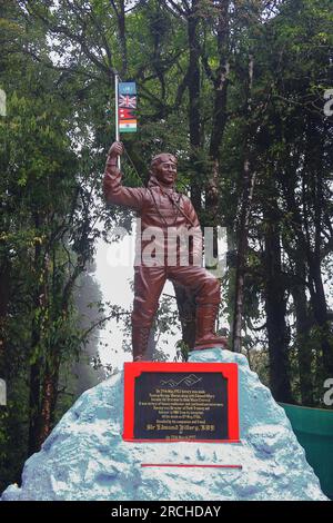 Darjeeling, Bengala Occidentale, India - 26 giugno 2023: Statua del famoso alpinista Tenzing Norgay che ha scalato il Monte Everest per la prima volta con Edmund Hillary Foto Stock
