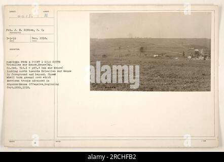 Pvt. J. E. Gibbon del Signal Corps scattò questa foto il 1 dicembre 1918. Il panorama mostra una vista da un punto panoramico 1 km a sud di Brieulles sur Meuse, Meuse (MP. Co. Ord. 314,1 283,4 Dun sur Meuse), guardando a nord verso Brieulles sur Meuse in primo piano e oltre. L'immagine raffigura il terreno lacerato dai proiettili dove le truppe americane avanzarono durante l'offensiva Argonne-Meuse iniziata il 26 settembre 1918. Foto Stock