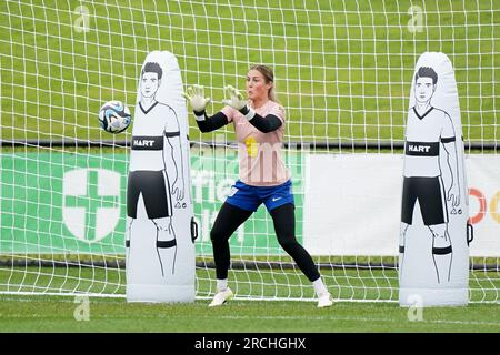 Mary Earps dell'Inghilterra durante una sessione di allenamento al Sunshine Coast Stadium, Queensland, Australia. Data foto: Sabato 15 luglio 2023. Foto Stock
