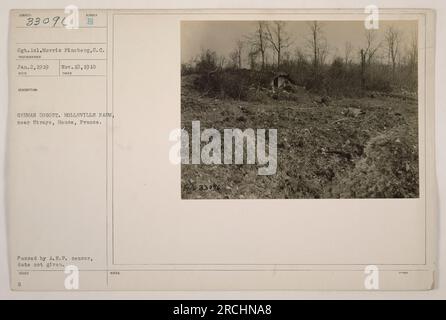 Il sergente Morris Fineberg ha scattato questa foto il 2 gennaio 1919, vicino a Etraye, Meuse, in Francia. L'immagine mostra un dugout tedesco alla Molleville Farm. La foto è stata scattata durante la prima guerra mondiale ed è stata approvata dalla censura della A.E.F. Questa è la fotografia numero 33096 della serie. Foto Stock