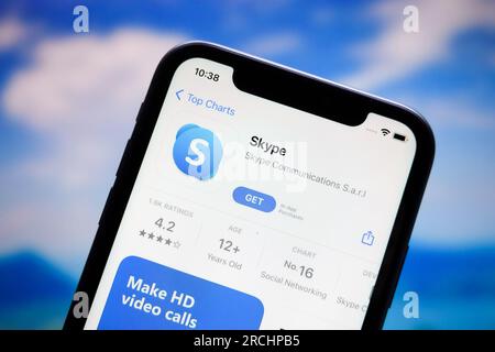 Cina. 15 luglio 2023. In questa foto, il logo dell'app Skype viene visualizzato nell'Apple Store per iphone. Credito: SOPA Images Limited/Alamy Live News Foto Stock