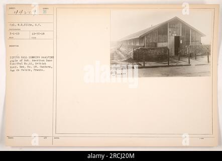 CPL. W.H. Ellis ha scattato una foto il 3/1/19 all'American base Hospital No.12, British Hosp. Gen. N. 18 a Camiers, Pas de Calais, Francia. L'immagine mostra la sala da pranzo che presenta lo stile McAlpine della capanna. Non sono forniti ulteriori note o dettagli per questa fotografia. Foto Stock