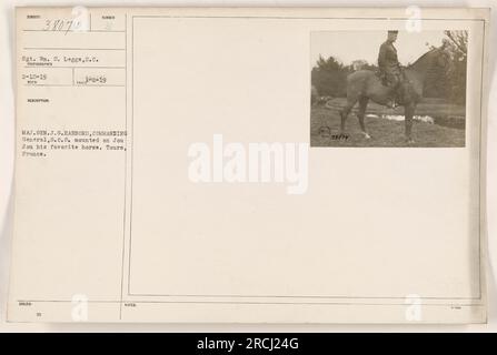 Gen. Gen. J.G. Harbord, comandante dei servizi di approvvigionamento (S.O.S.), è visto qui a cavallo del suo cavallo preferito di nome Jou Jou a Tours, in Francia. Questa foto è stata scattata il 10 febbraio 1919 dal Sgt. WM. S. legge. È stato ricevuto e assegnato il numero di identificazione 38074. (111-SC-38074) Foto Stock