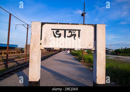 4 luglio 2023, Vanga, Faridpur, Bangladesh. Stazione ferroviaria di Vanga Foto Stock