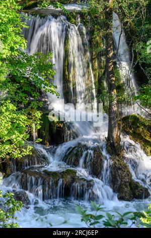 Una cascata nel villaggio di Rastoke a Slunj -Slapovi sulla confluenza dei fiumi Slunjcica e Korana, Rastoke, Slunj - Slapovi, Repubblica di C Foto Stock