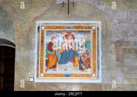 Italia Veneto Follina - Abbazia cistercense di Santa Maria - Basilica - Francesco da Milano "Madonna con bambino e Santi" Foto Stock