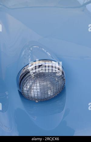 Dettaglio ravvicinato di una Austin-Healey Sprite parcheggiata in strada durante un raid di auto d'epoca Foto Stock