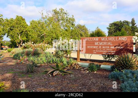 Los Angeles, California: William Mulholland Memorial situato a Riverside Dr e Los Feliz Blvd, Los Angeles Foto Stock