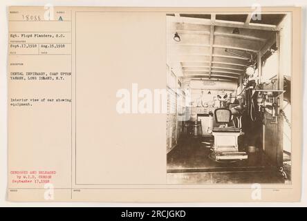 Sergente Ployd Flanders in un'infermeria dentale a Camp Upton, Yahank, Long Island, N.Y. La foto è stata scattata il 15 agosto 1918. Presenta una vista interna di un'auto attrezzata per le procedure odontoiatriche. È stato censurato e pubblicato dal M.I.D. Censor il 17 settembre 1918. (13088) Foto Stock