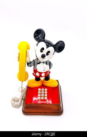 telefono topolino vintage anni '1970 su base di legno Foto Stock