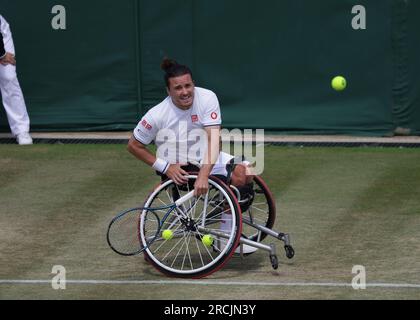 Londra, Regno Unito. 15 luglio 2023. 15 luglio 2023; All England Lawn Tennis and Croquet Club, Londra, Inghilterra: Torneo di tennis di Wimbledon; Gordon&#xa0;Reid (GBR) serve a Tokito Oda (JPN) , mens sedia a rotelle single semi-finale credito: Action Plus Sports Images/Alamy Live News Foto Stock