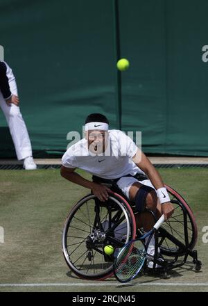 Londra, Regno Unito. 15 luglio 2023. 15 luglio 2023; All England Lawn Tennis and Croquet Club, Londra, Inghilterra: Torneo di tennis di Wimbledon; Tokito Oda (JPN) serve a Gordon&#xa0;Reid (GBR), uomini in sedia a rotelle in semifinale credito: Action Plus Sports Images/Alamy Live News Foto Stock