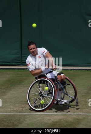 Londra, Regno Unito. 15 luglio 2023. 15 luglio 2023; All England Lawn Tennis and Croquet Club, Londra, Inghilterra: Torneo di tennis di Wimbledon; Gordon&#xa0;Reid (GBR) serve a Tokito Oda (JPN) , mens sedia a rotelle single semi-finale credito: Action Plus Sports Images/Alamy Live News Foto Stock