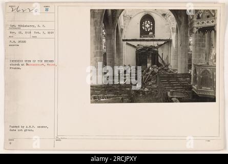 Vista interna di una chiesa distrutta a Bannancourt, Mosa, Francia, presa dal sergente Eikleberry il 3 ottobre 1918. La fotografia mostra l'entità dei danni causati dalla guerra. Rilasciata da A.E.F. censor, la data non è stata registrata. Foto Stock